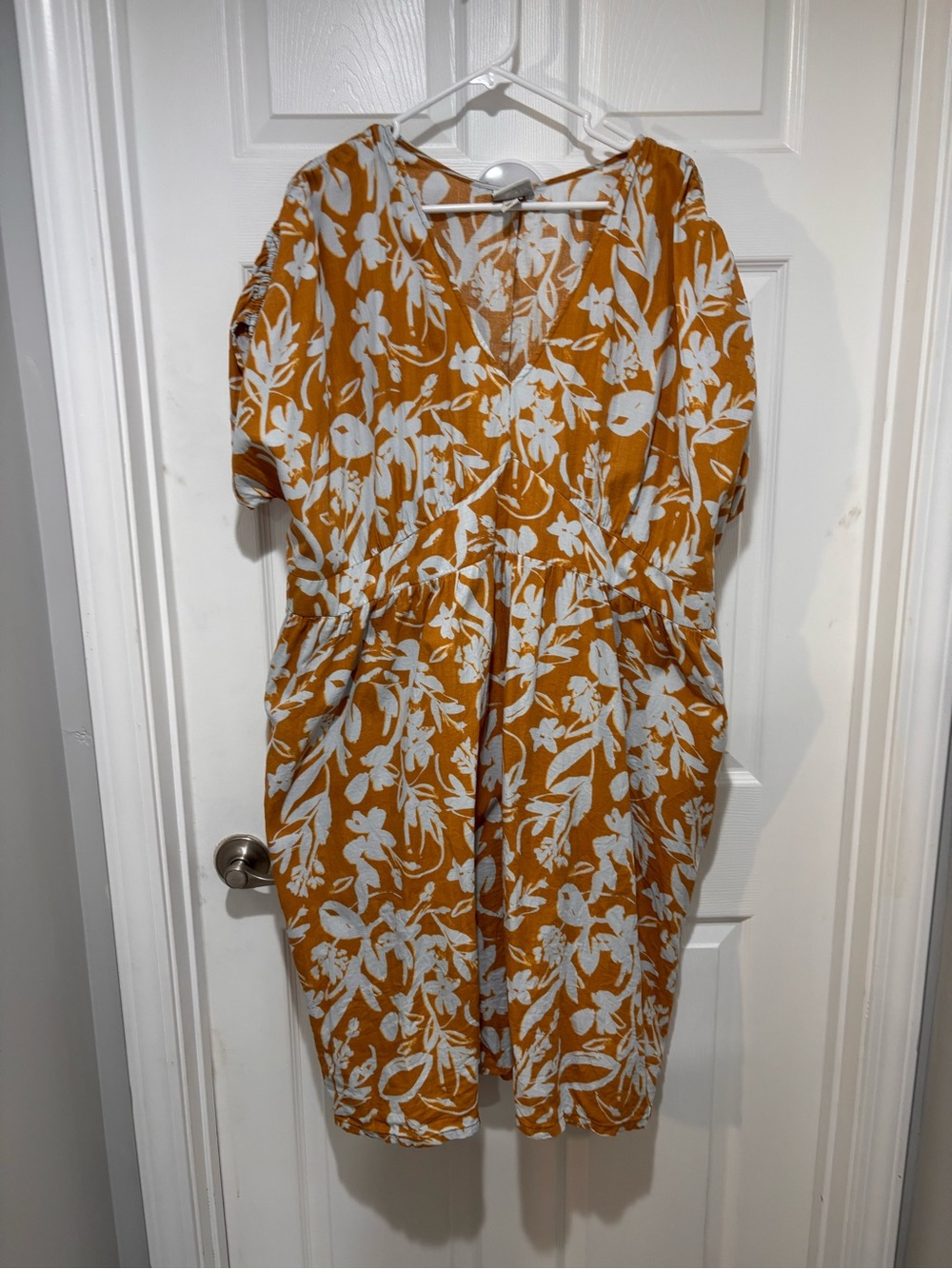 AVA & VIV Mustard Yellow/Orange Floral V-Neck Short Sleeve Dress
